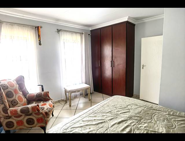 4 BEDROOM TOWNHOUSE FOR SALE IN VALLEY VIEW ESTATE